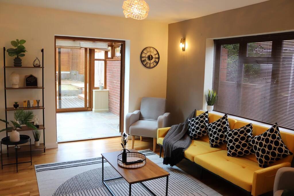 Cosy 3 Bedroom 2 Bathroom House With Parking Sheldon  Luaran gambar