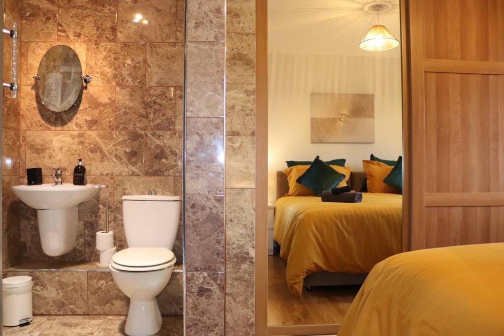 Cosy 3 Bedroom 2 Bathroom House With Parking Sheldon  Luaran gambar
